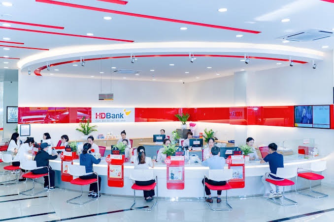 HDBank tiếp tục vào top 50 Forbes Việt Nam năm 2026 12 Phòng giao dịch của ngân hàng HDBank - Người Tiên Phong