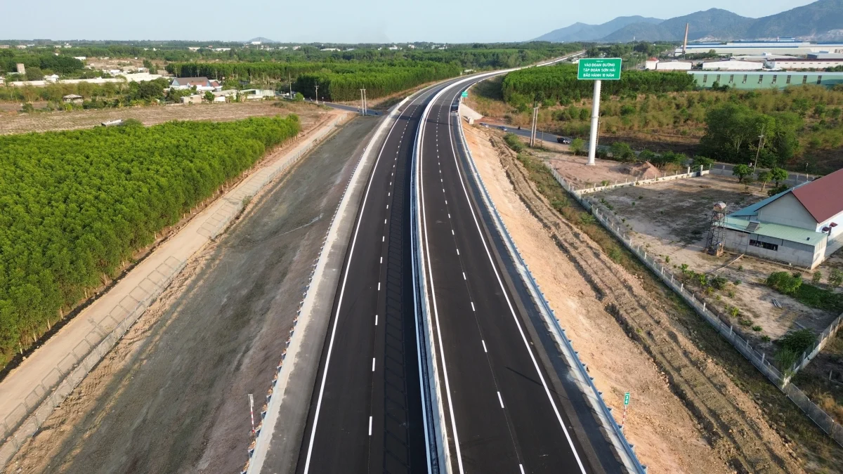 CSGT xử lý xe chạy chậm bám làn trái cao tốc năm 2026 12 Sắp khánh thành cao tốc Biên Hòa - Vũng Tàu - Người Tiên Phong