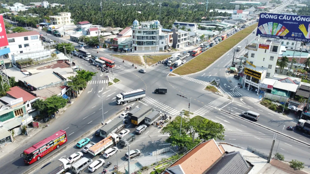 Đồng Tháp xây cầu vượt cầu Rạch Miễu 2 để giảm ùn tắt giao thông 12 Ùn tắt giao thông tại Ngã tư Đồng Tâm - Người Tiên Phong