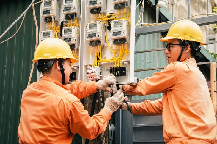 Nhân viên cty điện lực evn - Người Tiên Phong