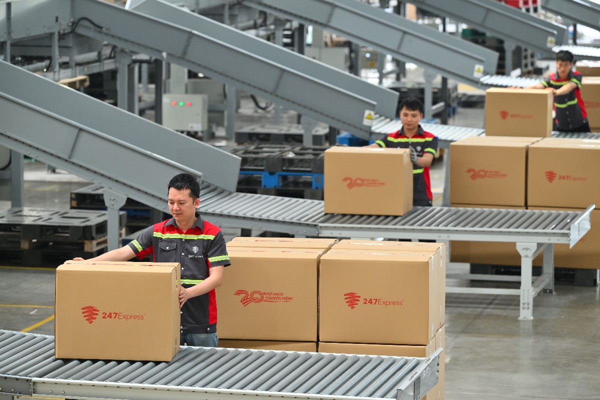 Lịch Sử Hình Thành 247Express Và Quá Trình Phát Triển: Cuộc Cách Mạng Chuyển Phát Nhanh Doanh Nghiệp 13 Lịch sử hình thành 247Express - Người Tiên Phong