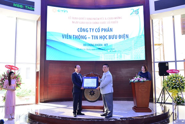 Lãnh đạo HoSE trao quyết định niêm yết cho CTIN- Người Tiên Phong