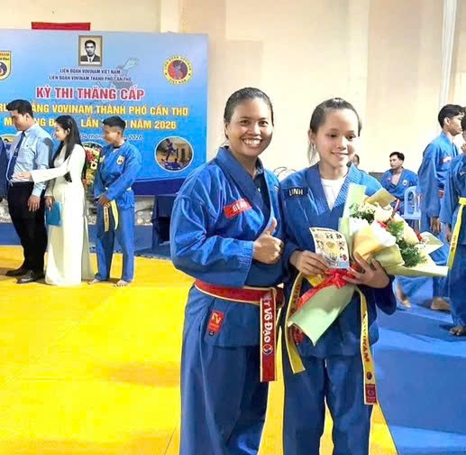 Nguyễn Ngọc Phương Linh nhận giải thưởng thi đấu Vovinam Cần Thơ - Người Tiên Phong