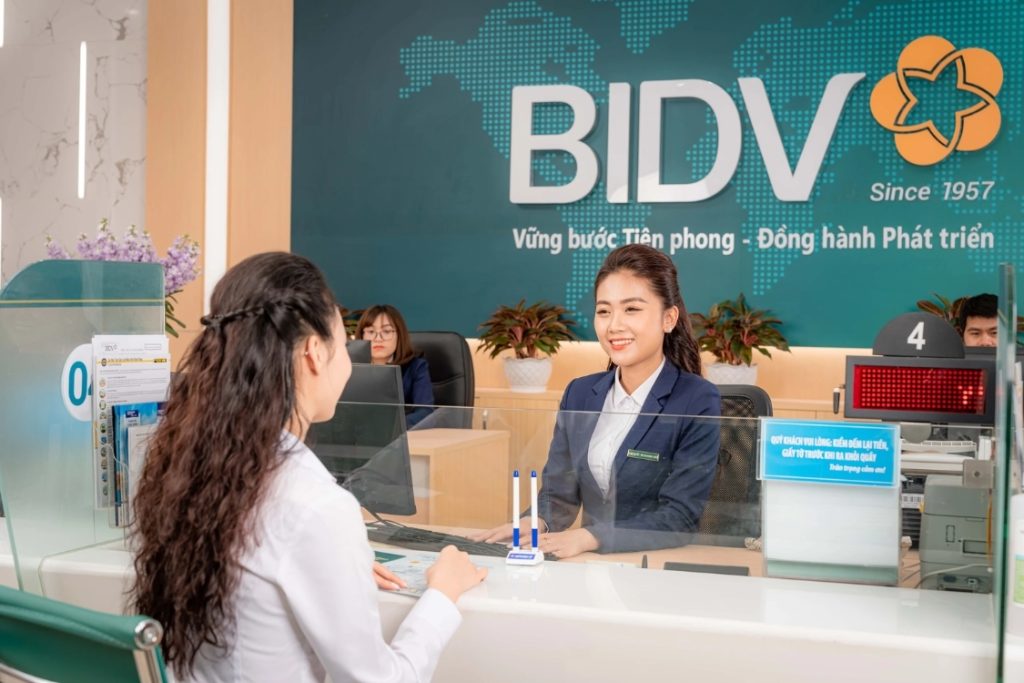 Phòng giao dịch ngân hàng BIDV - Người Tiên Phong