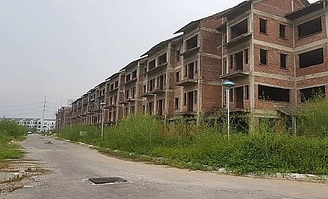 Đề xuất áp thuế với đất bỏ hoang 0.2% và bài toán chống đầu cơ 12 du an dap chieu ca chuc nam lai duoc rao ban